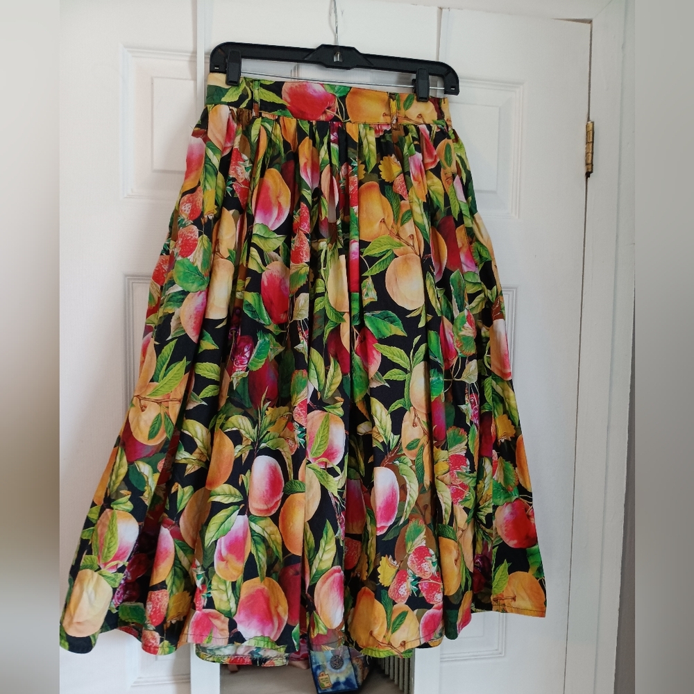 Maeve Anthropologie Size 4 Midi Skirt Fruit Print